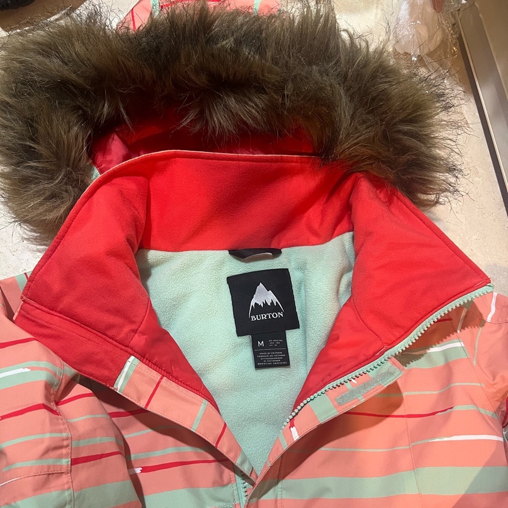 Girls Youth M Burton ski/snowboard jacket. Pink/green; fur trimmed hood